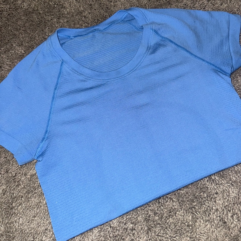 Lululemon swiftly tech top. Pool party 🏊‍♂️💙